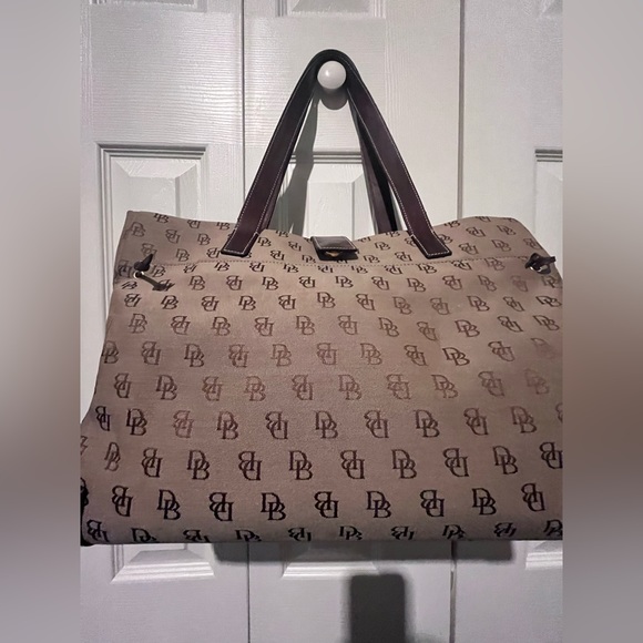 Large dooney keep all - Picture 3 of 7